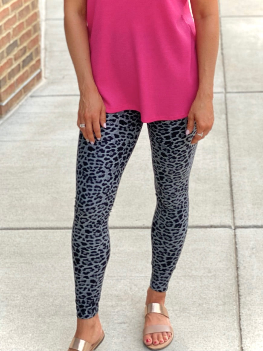 The Perfect Pocket Leggings in Snow Leopard